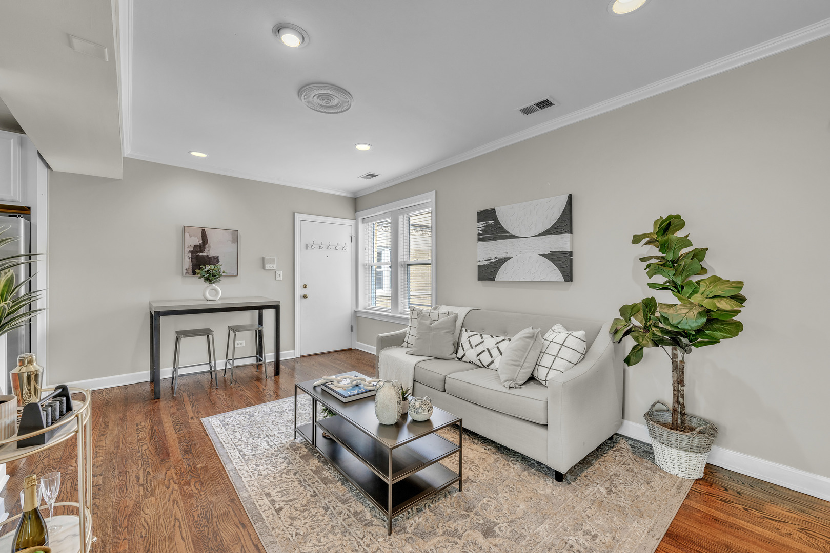 1438 W Roscoe Street 3
