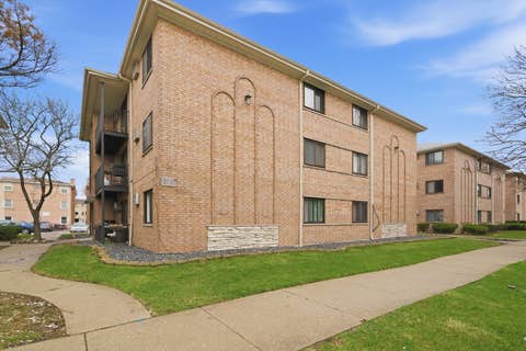 Photo of 8741 W Summerdale AVE #3H, Chicago, IL 60656 (MLS # 12607411)