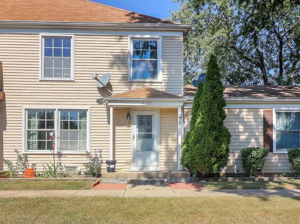 Photo for 419 Sidney Avenue #C, Glendale Heights, IL 60139 (MLS # 12486831)