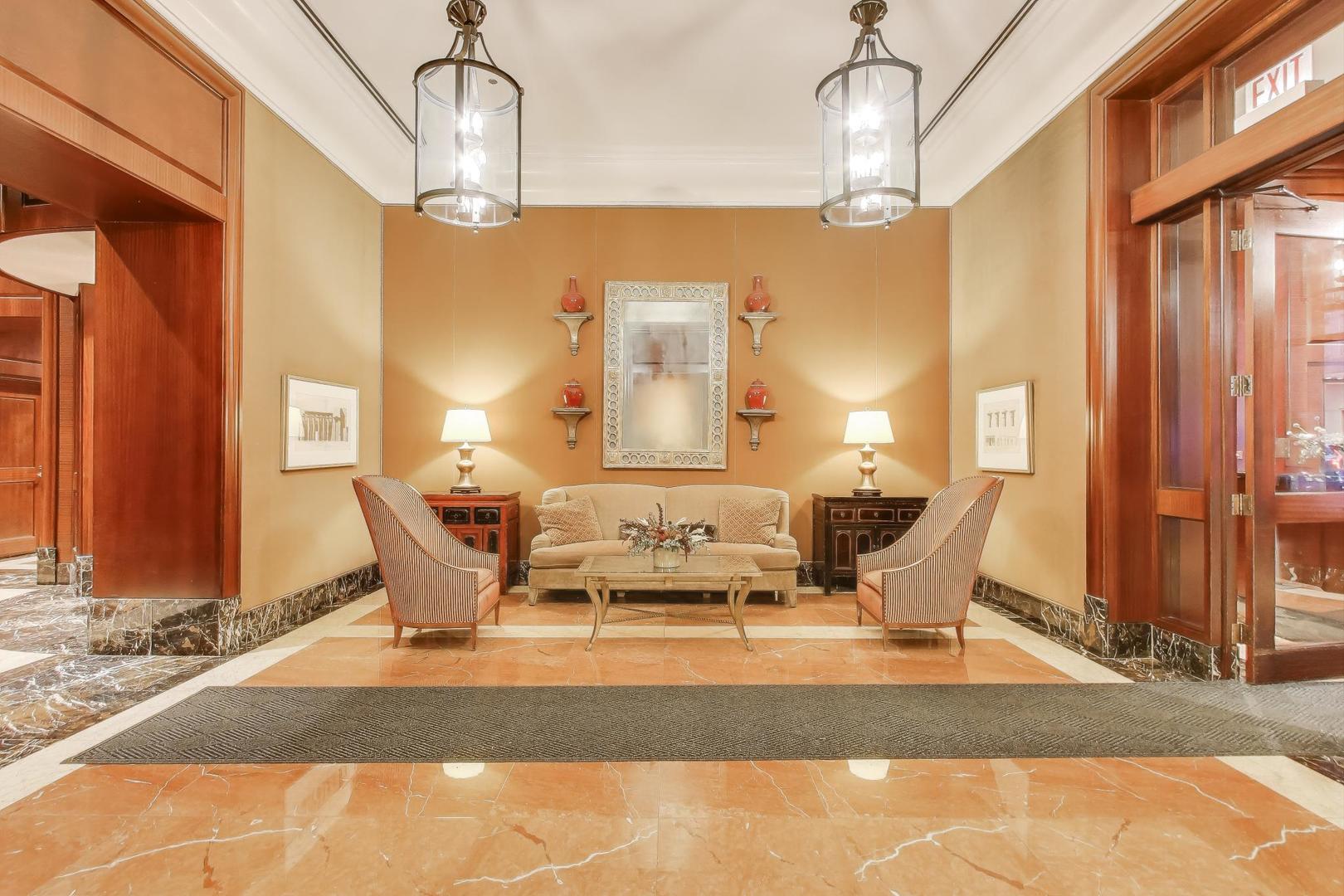 57 E Delaware Place 3504