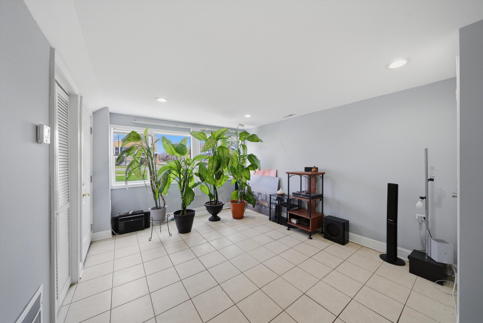 7901 S Whipple Street