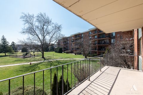 Tiny photo for 18 E Old Willow Road #205N, Prospect Heights, IL 60070 (MLS # 12600364)