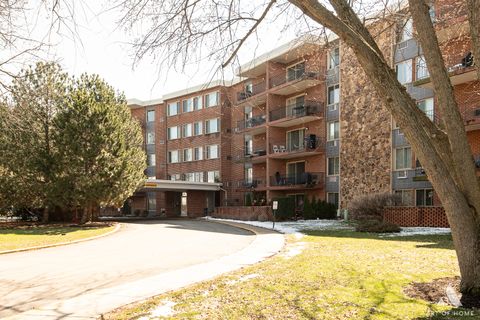 Tiny photo for 18 E Old Willow Road #205N, Prospect Heights, IL 60070 (MLS # 12600364)
