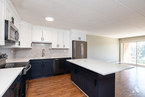 Tiny photo for 18 E Old Willow Road #205N, Prospect Heights, IL 60070 (MLS # 12600364)