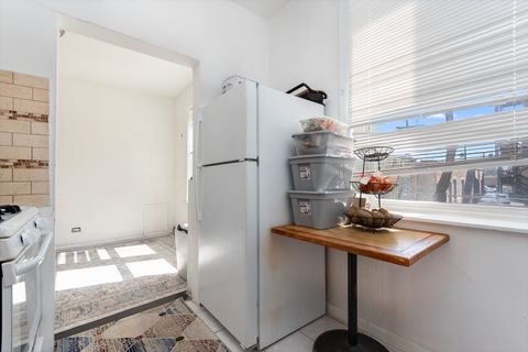 Tiny photo for 3553 W Sunnyside Avenue #1, Chicago, IL 60625 (MLS # 12553377)