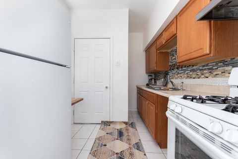 Tiny photo for 3553 W Sunnyside Avenue #1, Chicago, IL 60625 (MLS # 12553377)