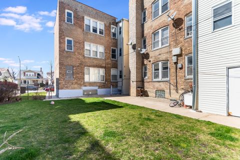 Tiny photo for 3553 W Sunnyside Avenue #1, Chicago, IL 60625 (MLS # 12553377)