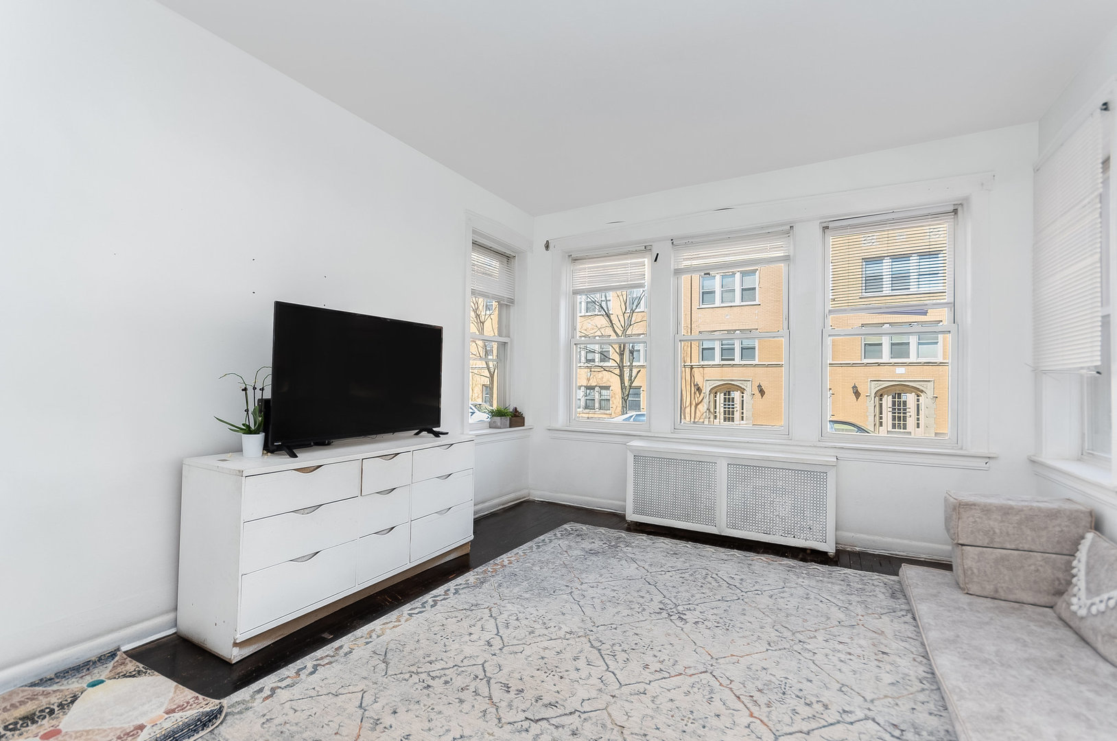 3553 W Sunnyside Avenue 1