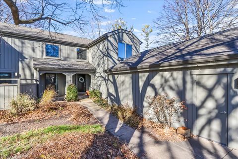 Photo of 328 Shoreline Road, Lake Barrington, IL 60010 (MLS # 12519459)