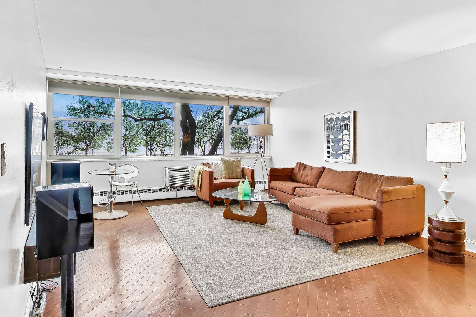 1150 N LAKE SHORE Drive 2B