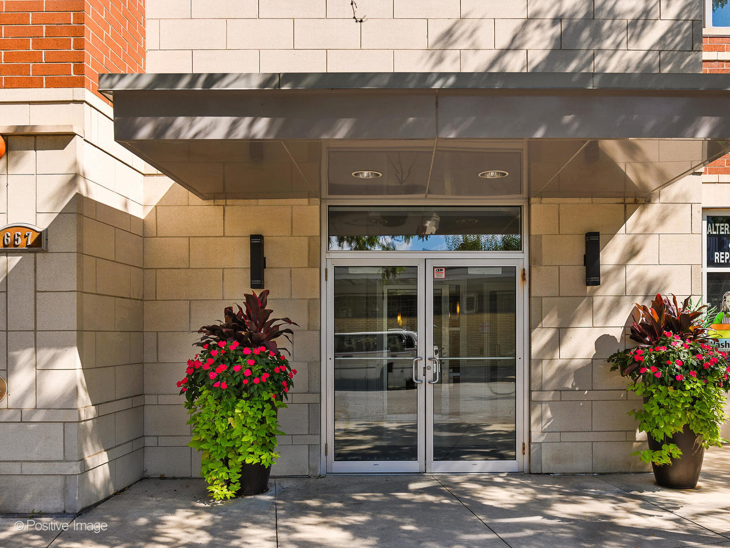 657 W Fulton Street 708