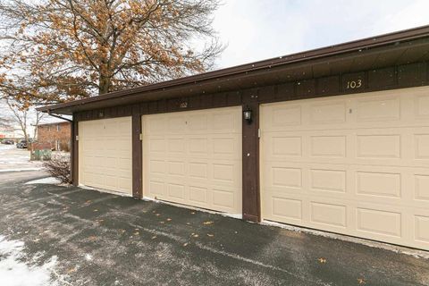 Tiny photo for 5102 25th Ave Ct Court #102, Moline, IL 61265 (MLS # 100000151)