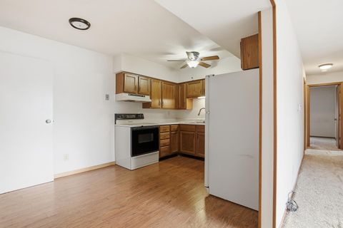 Tiny photo for 5102 25th Ave Ct Court #102, Moline, IL 61265 (MLS # 100000151)