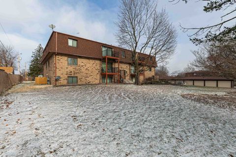 Tiny photo for 5102 25th Ave Ct Court #102, Moline, IL 61265 (MLS # 100000151)