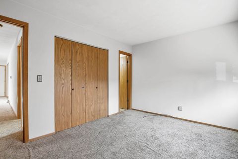 Tiny photo for 5102 25th Ave Ct Court #102, Moline, IL 61265 (MLS # 100000151)
