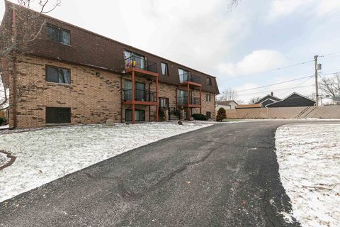 Tiny photo for 5102 25th Ave Ct Court #102, Moline, IL 61265 (MLS # 100000151)