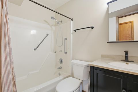 Tiny photo for 5102 25th Ave Ct Court #102, Moline, IL 61265 (MLS # 100000151)