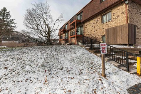 Tiny photo for 5102 25th Ave Ct Court #102, Moline, IL 61265 (MLS # 100000151)
