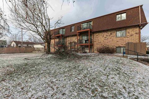 Tiny photo for 5102 25th Ave Ct Court #102, Moline, IL 61265 (MLS # 100000151)