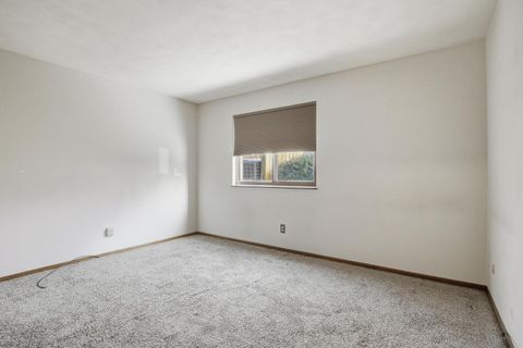 Tiny photo for 5102 25th Ave Ct Court #102, Moline, IL 61265 (MLS # 100000151)