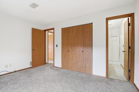 Tiny photo for 5102 25th Ave Ct Court #102, Moline, IL 61265 (MLS # 100000151)