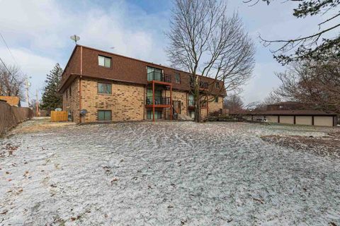 Tiny photo for 5102 25th Ave Ct Court #102, Moline, IL 61265 (MLS # 100000151)