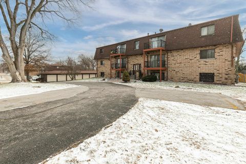 Photo of 5102 25th Ave Ct Court #102, Moline, IL 61265 (MLS # 100000151)