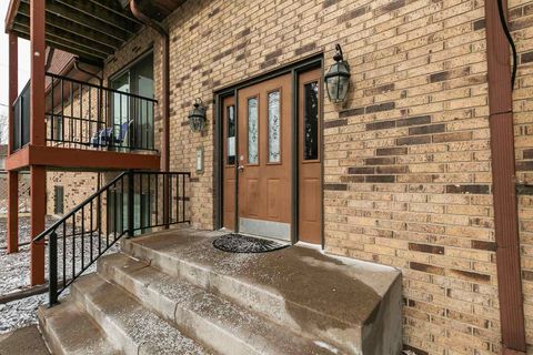 Tiny photo for 5102 25th Ave Ct Court #102, Moline, IL 61265 (MLS # 100000151)