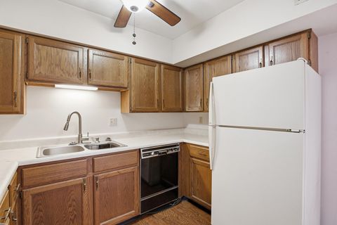 Tiny photo for 5102 25th Ave Ct Court #102, Moline, IL 61265 (MLS # 100000151)