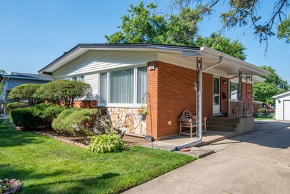 327 W Holly Court Glenwood IL 60425