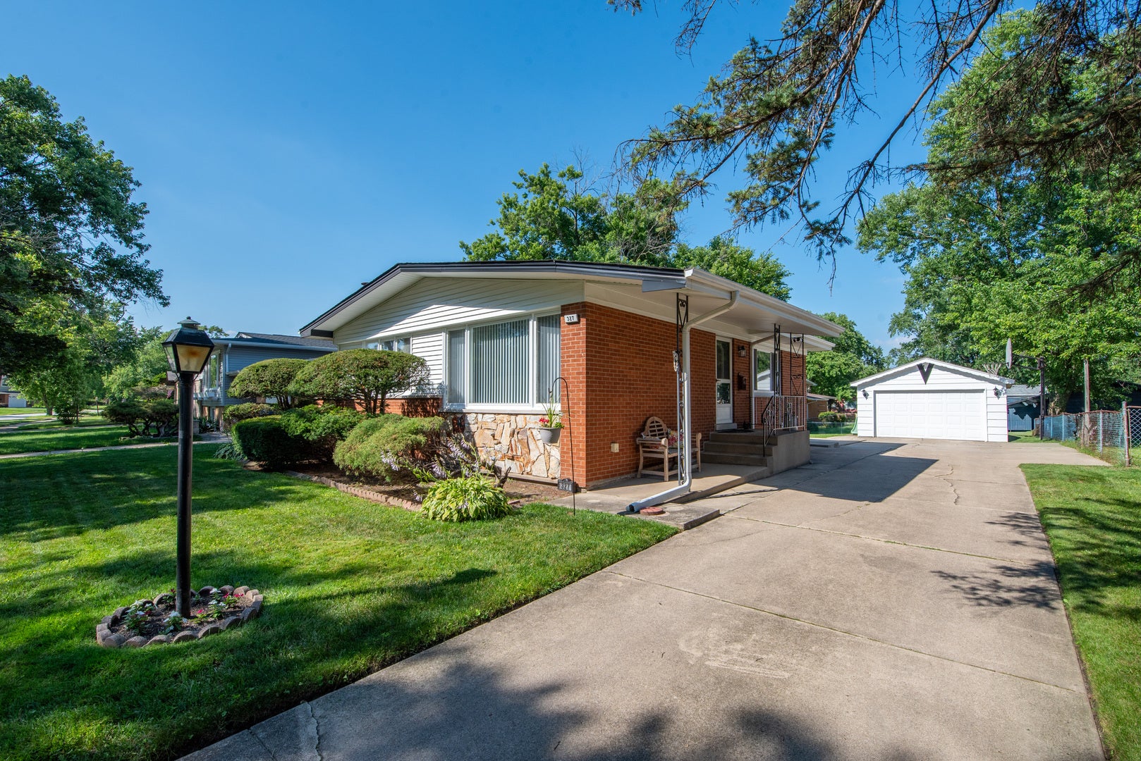 327 W Holly Court
