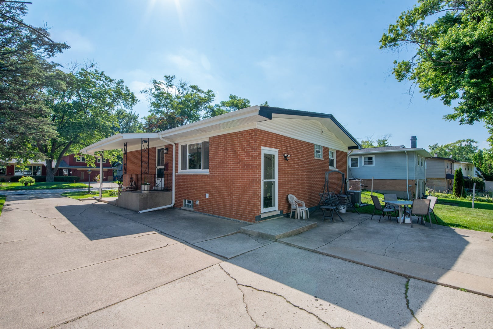 327 W Holly Court