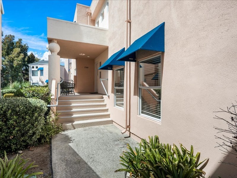 799 Lakeshore Drive