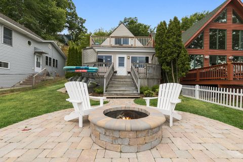 Photo of 107 Hillside Court, Fox Lake, IL 60020 (MLS # 12649301)