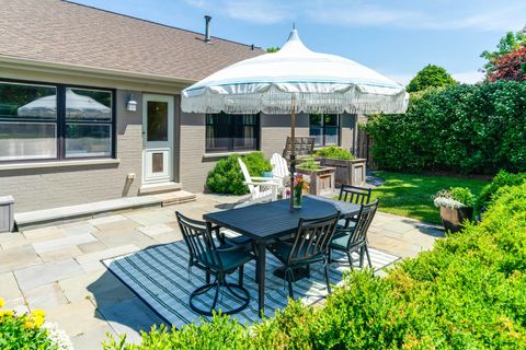Tiny photo for 235 Coolidge Avenue, Barrington, IL 60010 (MLS # 12662640)