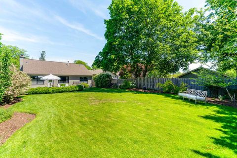 Tiny photo for 235 Coolidge Avenue, Barrington, IL 60010 (MLS # 12662640)