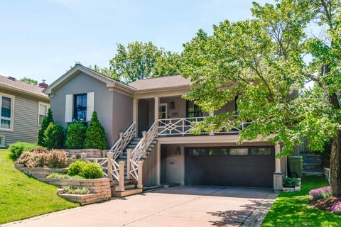 Tiny photo for 235 Coolidge Avenue, Barrington, IL 60010 (MLS # 12662640)
