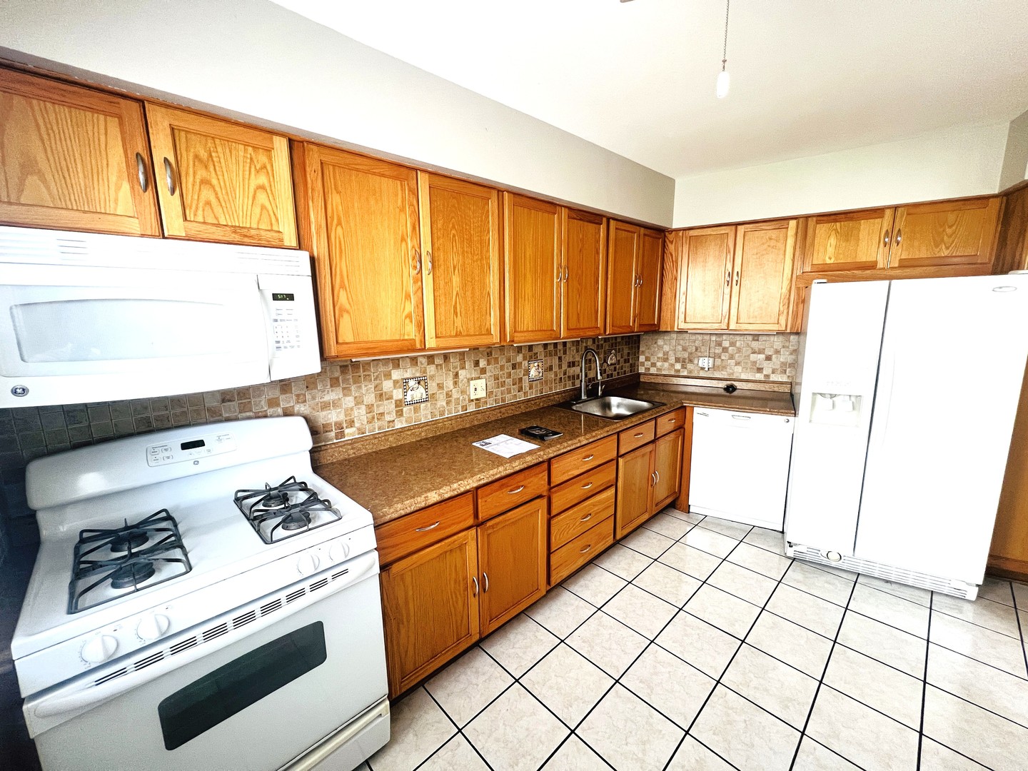 8152 Elmwood Avenue G4