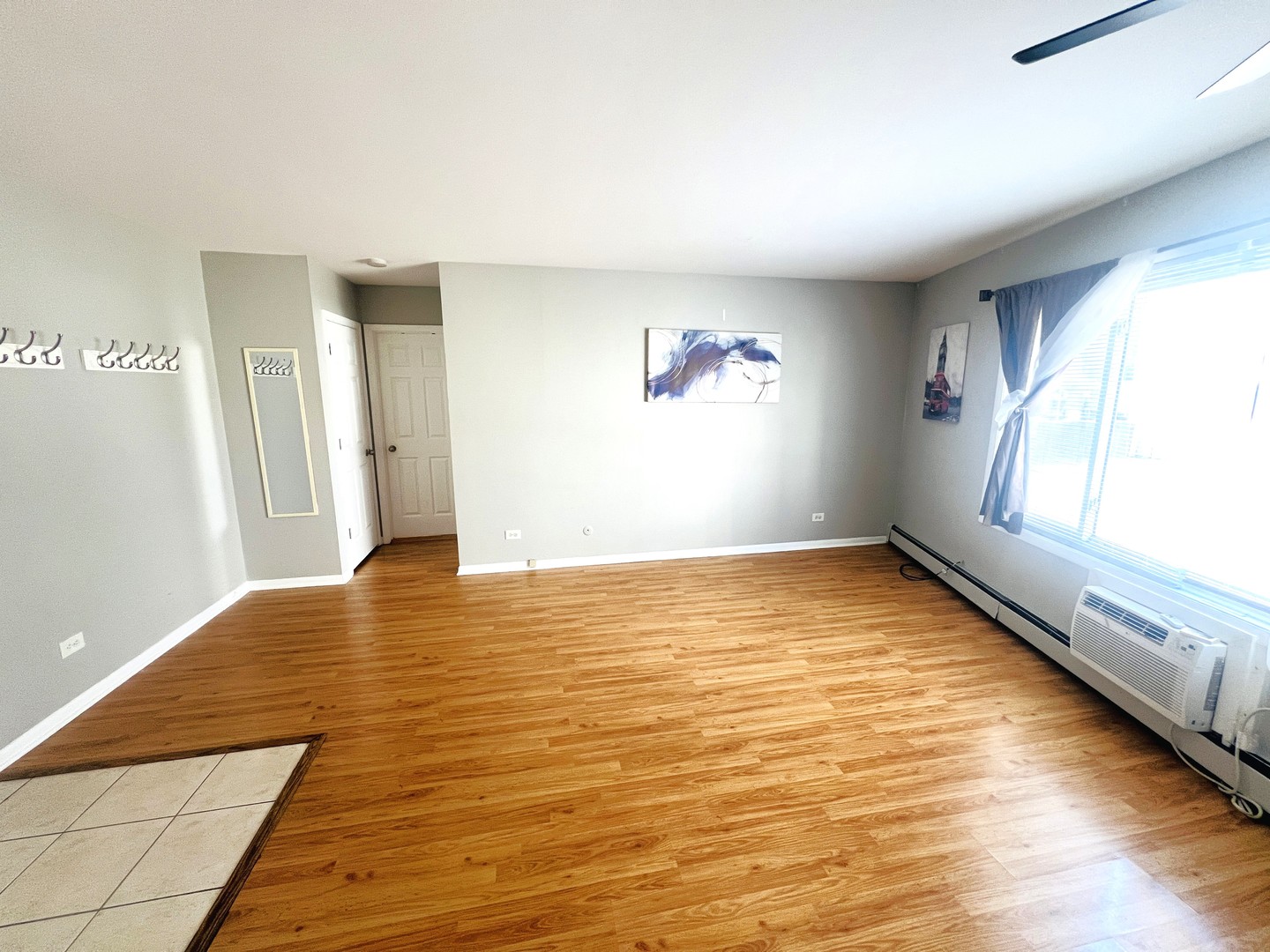 8152 Elmwood Avenue G4