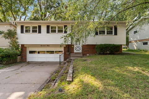 Photo of 1730 Fairmeadow Drive, Bettendorf, IA 52722 (MLS # 12743392)