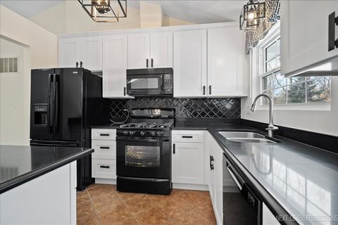 Tiny photo for 30W110 Huntington Drive, Warrenville, IL 60555 (MLS # 12553667)