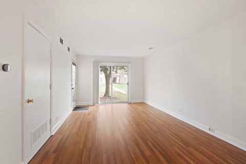 Tiny photo for 1975 Kenilworth Circle #B, Hoffman Estates, IL 60169 (MLS # 12496818)