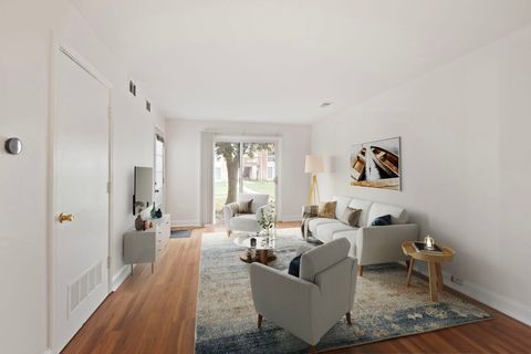 Tiny photo for 1975 Kenilworth Circle #B, Hoffman Estates, IL 60169 (MLS # 12496818)