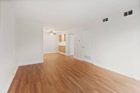 Tiny photo for 1975 Kenilworth Circle #B, Hoffman Estates, IL 60169 (MLS # 12496818)