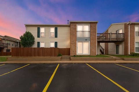 1975 Kenilworth Circle B Hoffman Estates IL 60169