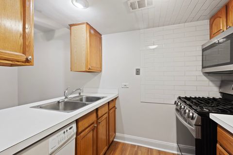 Tiny photo for 1975 Kenilworth Circle #B, Hoffman Estates, IL 60169 (MLS # 12496818)