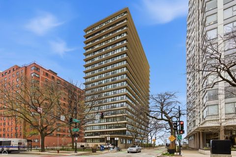 Photo of 5801 N Sheridan Road #7B, Chicago, IL 60660 (MLS # 12613545)