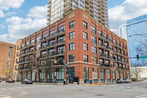 Photo of 210 S DESPLAINES Street #304, Chicago, IL 60661 (MLS # 12605405)