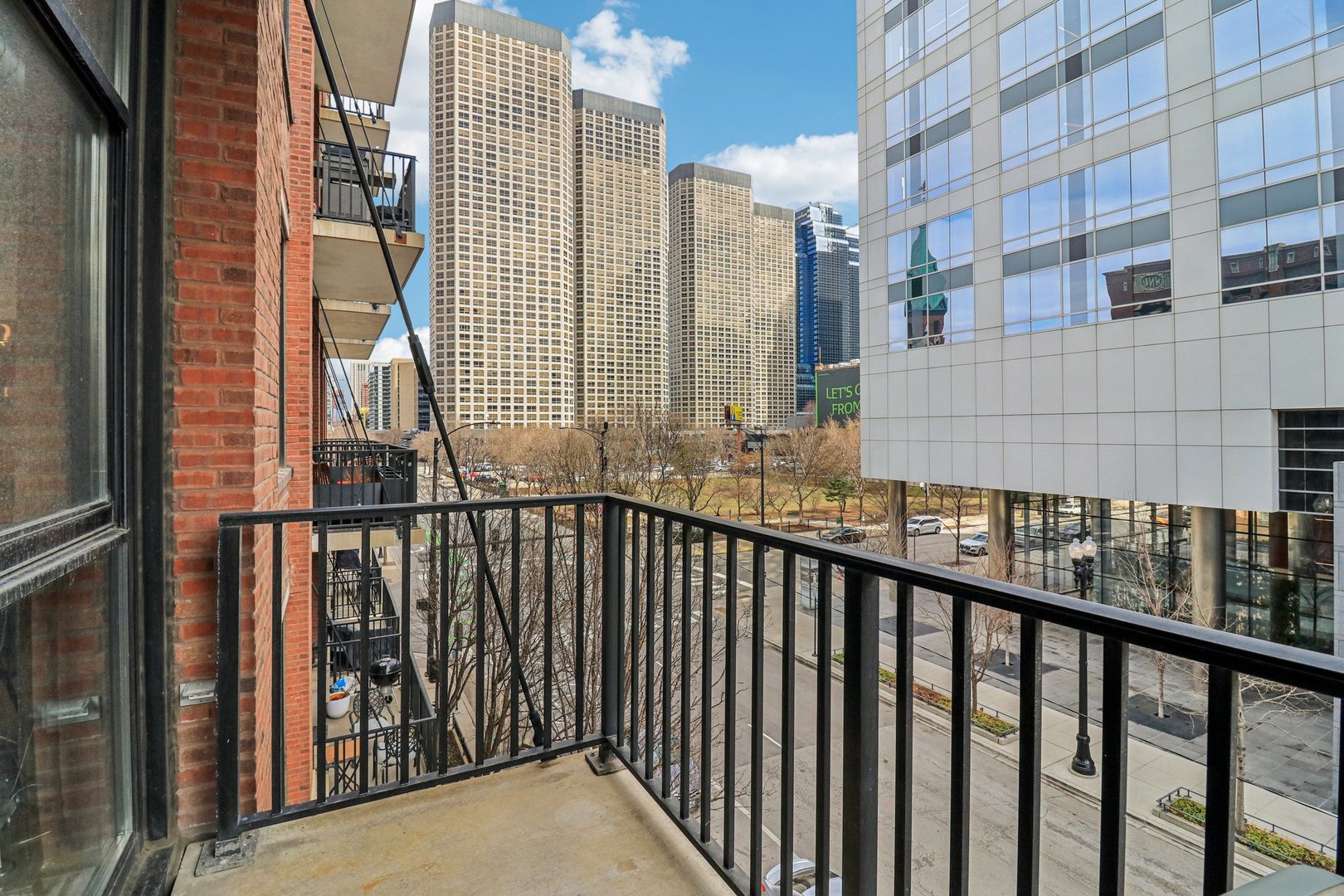 210 S DESPLAINES Street 304