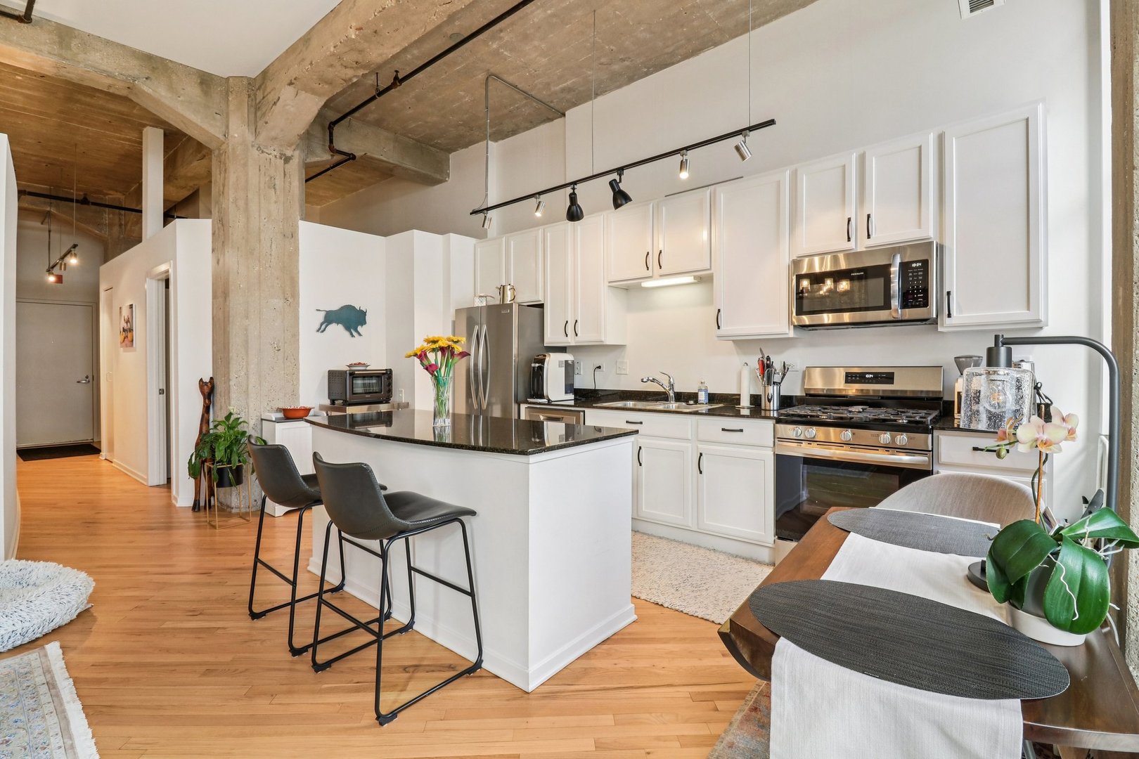 210 S DESPLAINES Street 304